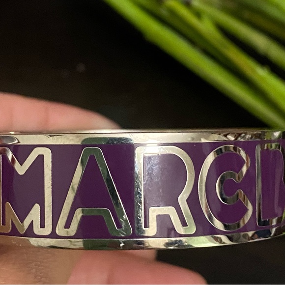MARC JACOBS Dark Magenta Logo Enamel Hinged Bangle Bracelet - Picture 8 of 11
